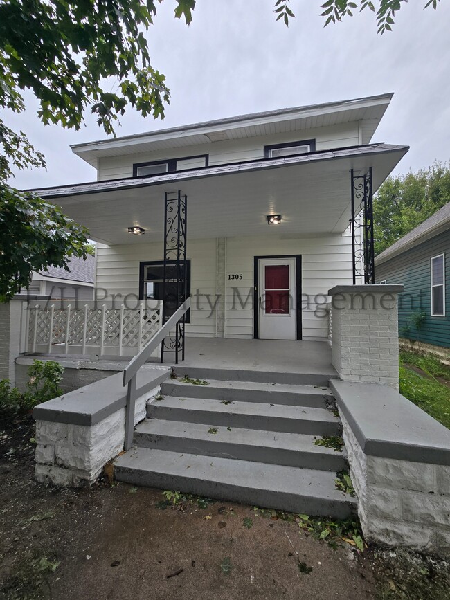 Primary Photo - 1305 S Water St