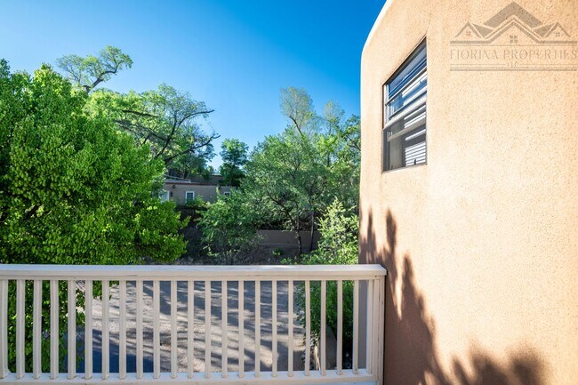 Building Photo - 516 Hillside Ave