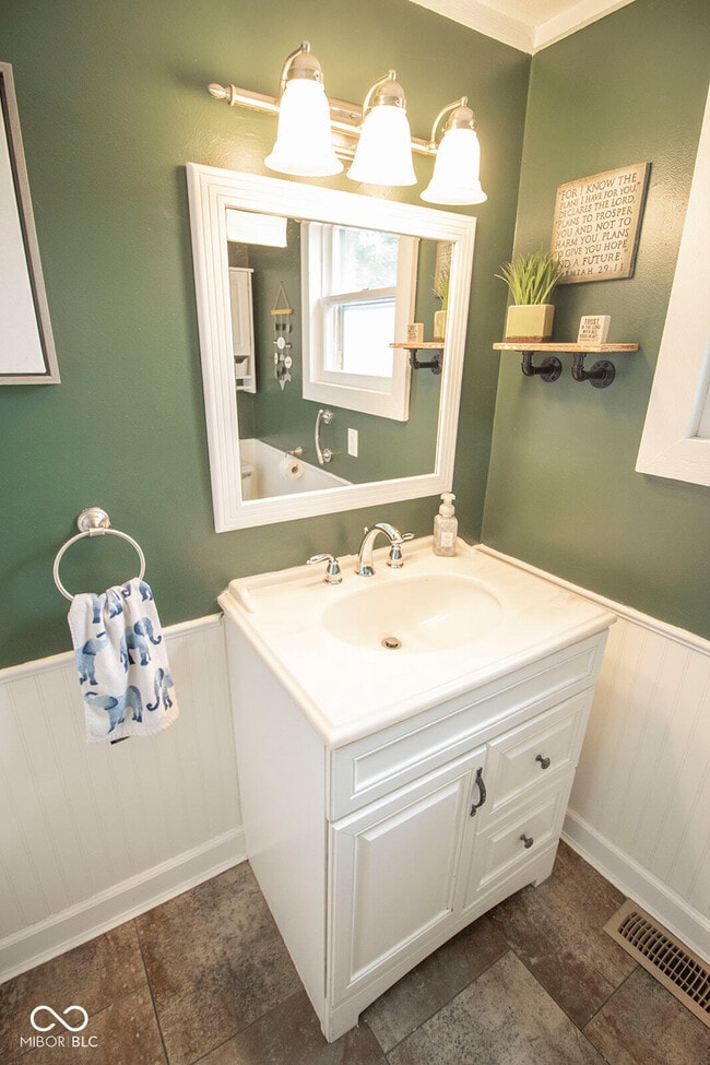 Building Photo - 113 E Indiana Ave