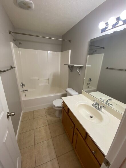 Building Photo - 1714B Canal Ln