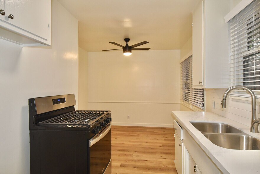 Building Photo - 4413 Tujunga Ave