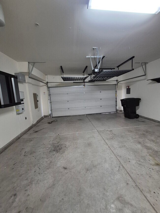 Building Photo - Gorgeous 4bd/2.5ba Two Story Home In Roseville!