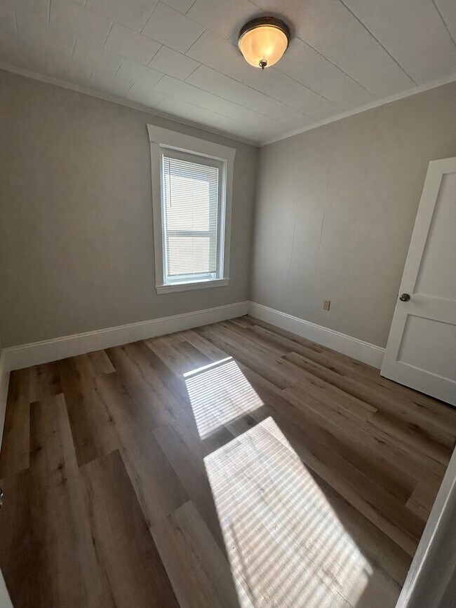 Building Photo - Main Street (415) - S