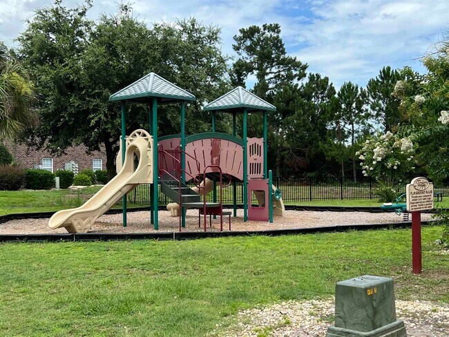 Building Photo - 2057 Silvercrest Dr