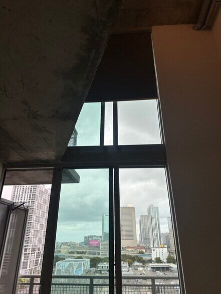 Building Photo - 690 SW 1st Ct