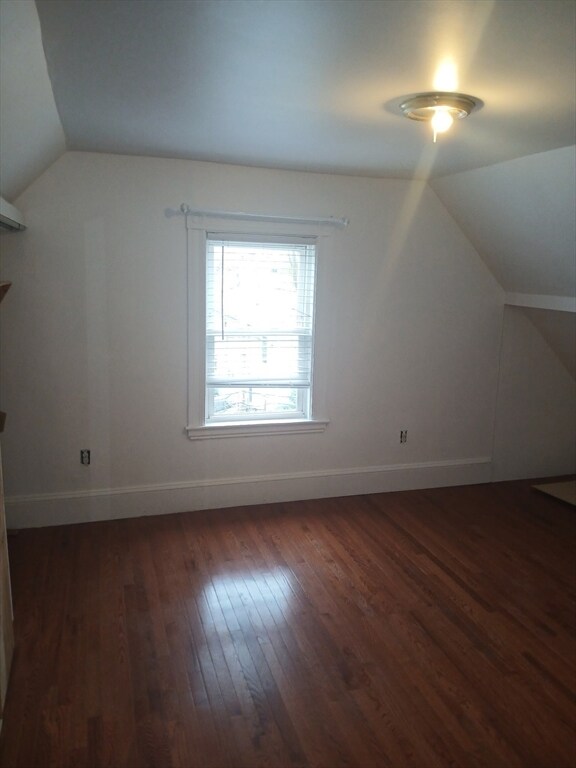 Building Photo - 20 Jones