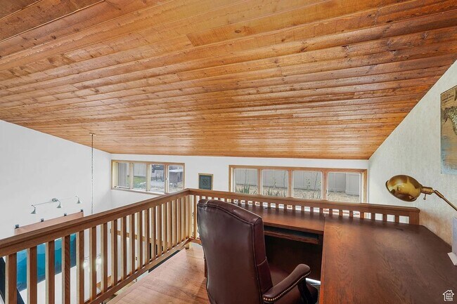 Building Photo - Scenic Mountain View Rental Minutes from Shopping & Trails!