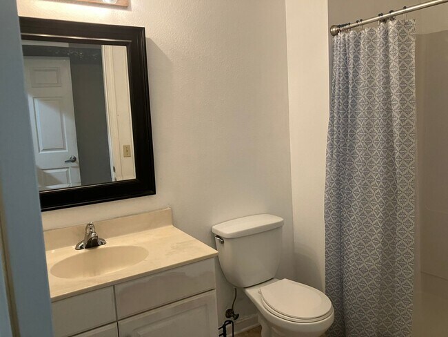 Building Photo - 3 BR / 3 BA @ Bridgepointe