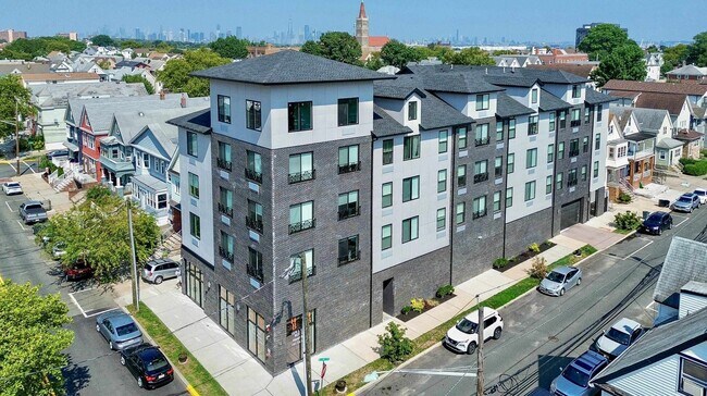 Primary Photo - 140 Avenue B