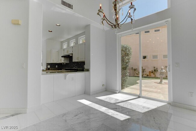 Building Photo - 8953 Diamond Falls Dr
