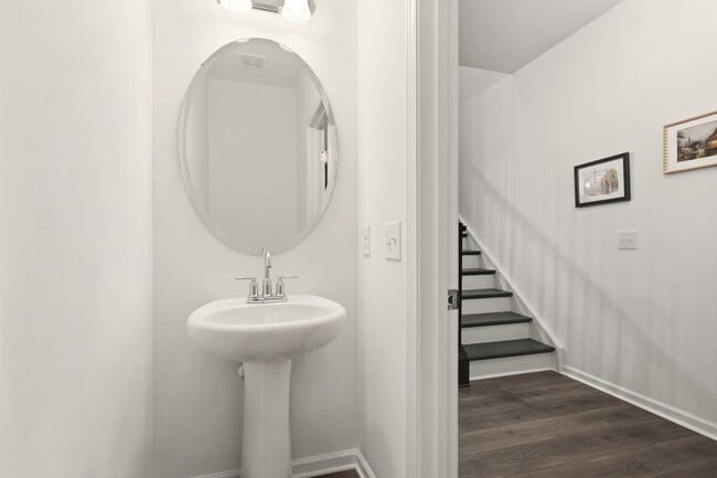 Building Photo - 17 Saltford Ln