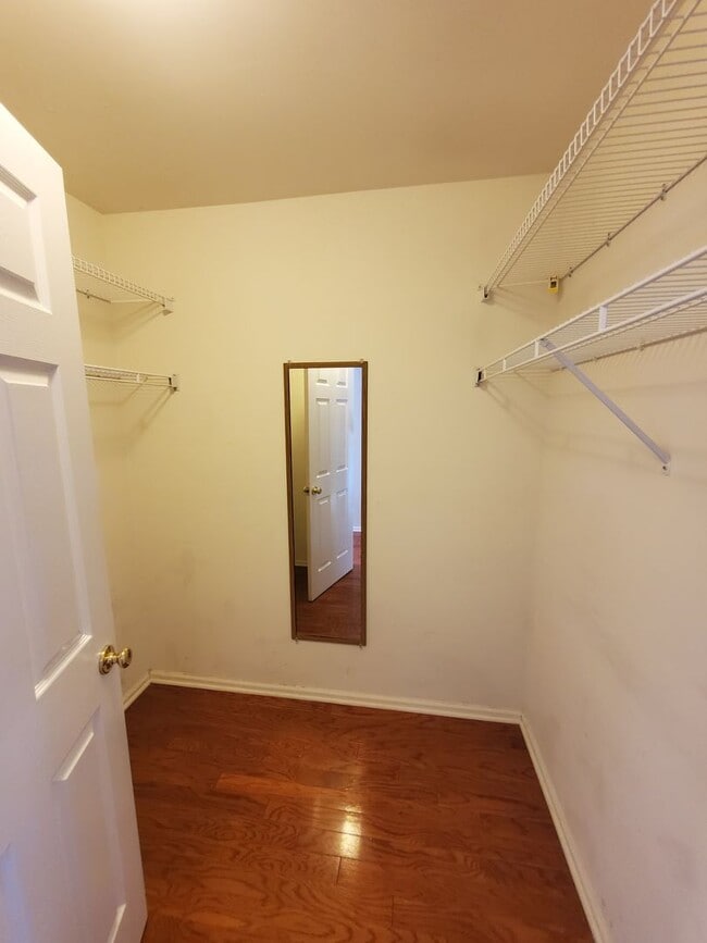 Building Photo - Waterfront! Spacious, updated, 4-bedroom &...