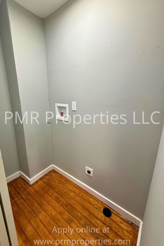 Building Photo - 2 Bedrooms / 1 Bathroom House