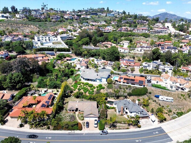 Building Photo - Luxurious home available immediately.