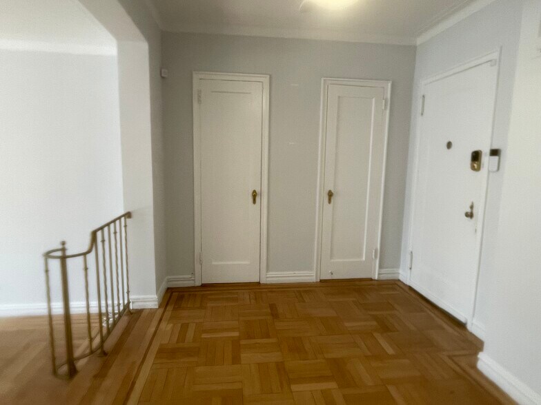 Building Photo - 210 Martine Ave