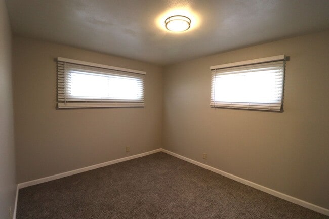 Building Photo - Charming 3 bedroom home on Corner Lot!