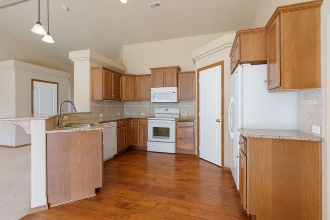 Building Photo - 3 Bedroom Home with a 3 Car Garage in Deer...