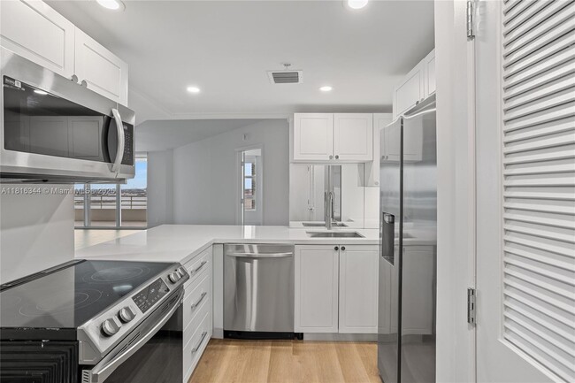 Building Photo - 555 NE 34th St