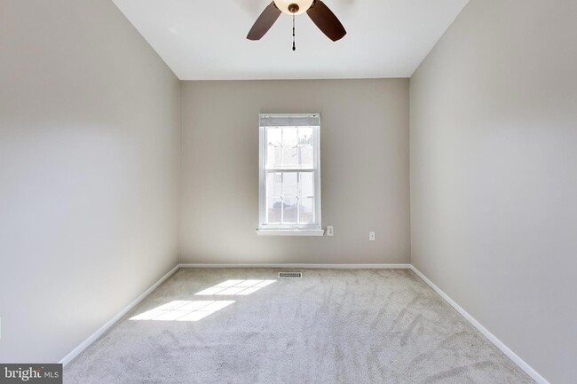Building Photo - 4 Earth Star Ct