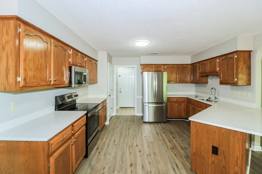 Building Photo - 7706 S 71st Ave