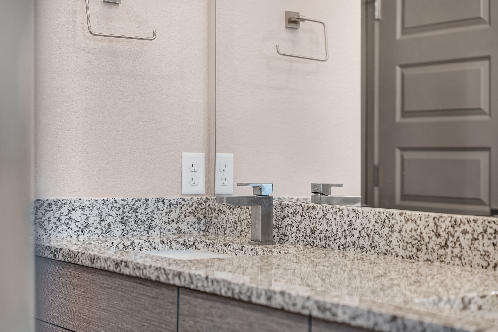 Building Photo - 6388 Nelson Ct