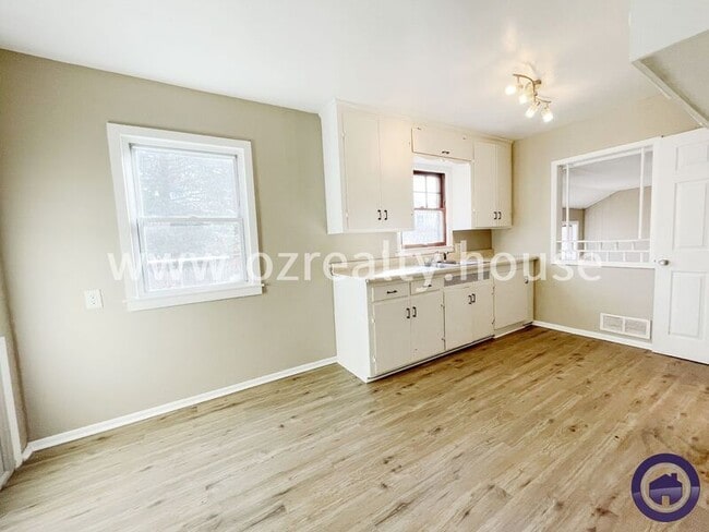 Building Photo - 811 Annabelle Dr