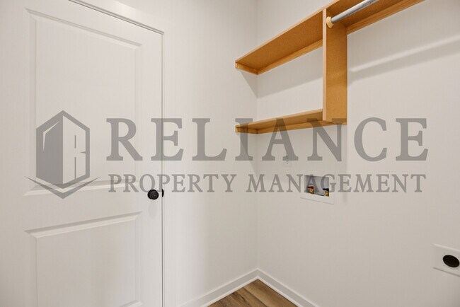 Building Photo - 5241 N Pinecrest Ct