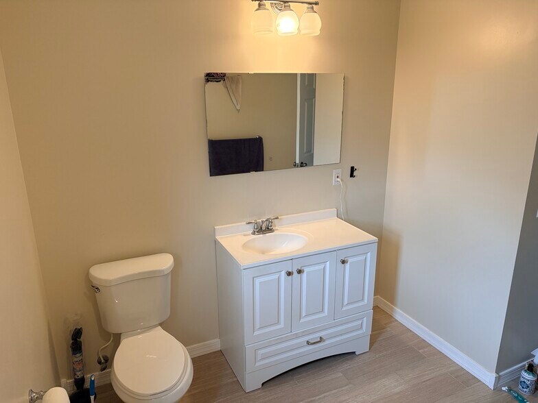 Building Photo - 124 S 15th Ave