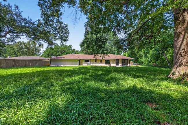 Building Photo - 18747 Woodridge Dr