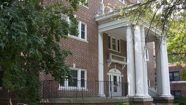 Interior Photo - Windsor Manor