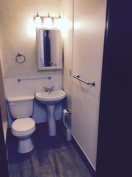 Bathroom - 113 Raylinsky Rd