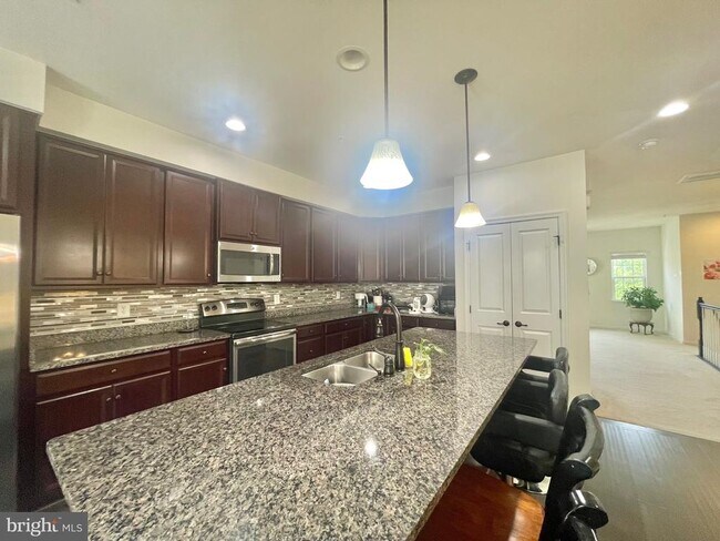 Building Photo - 5221 Sable Ct