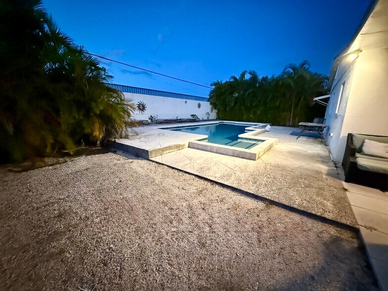 Building Photo - 3535 17th Ter