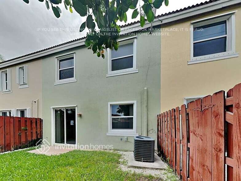 Building Photo - 4025 SW 149th Ct