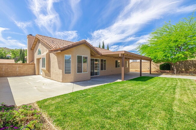 Building Photo - Beautiful 3-Bedroom Home in West Palmdale Community