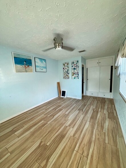 Building Photo - 757 52nd Ave N