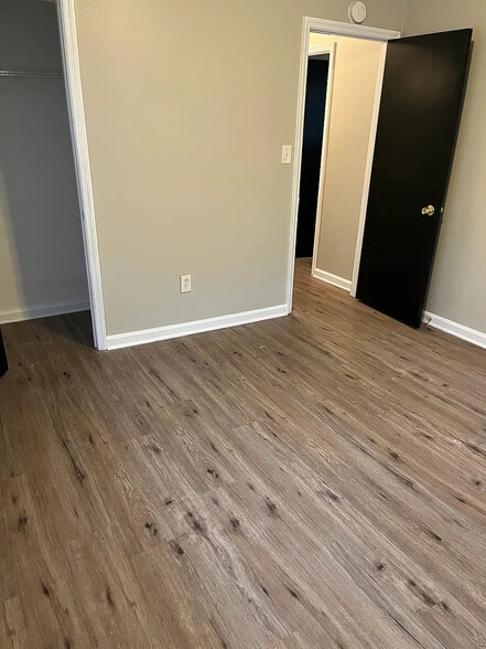 Building Photo - Room in House on Moray St SW