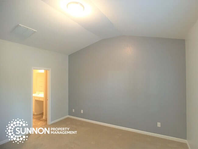 Building Photo - Beautiful 3BR 2BA Ranch with Backyard Oasis