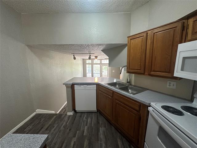 Building Photo - 9823 Summerwood Cir