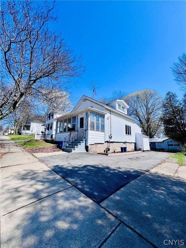 Building Photo - 140 E Oneida St