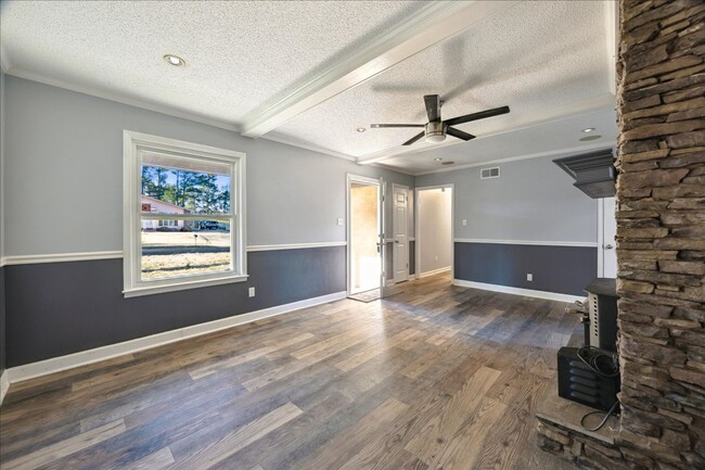 Building Photo - 3BED/2BATH REMODELED