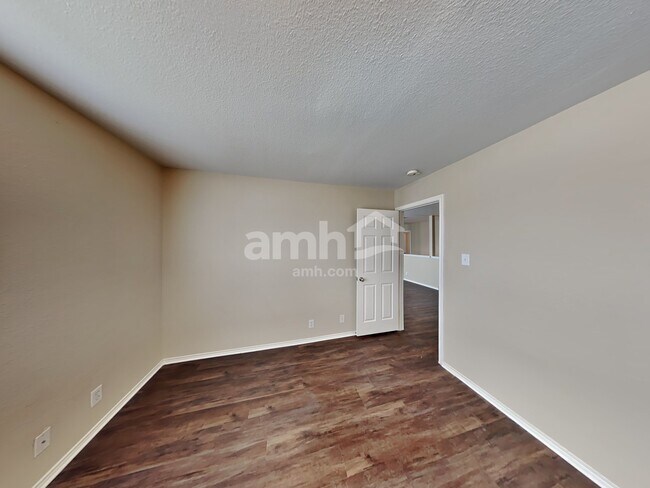 Building Photo - 24707 Hickory Meadow