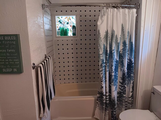 Building Photo - 206 2nd St NW