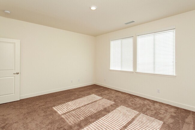 Building Photo - 2032 Frst Grv Ln