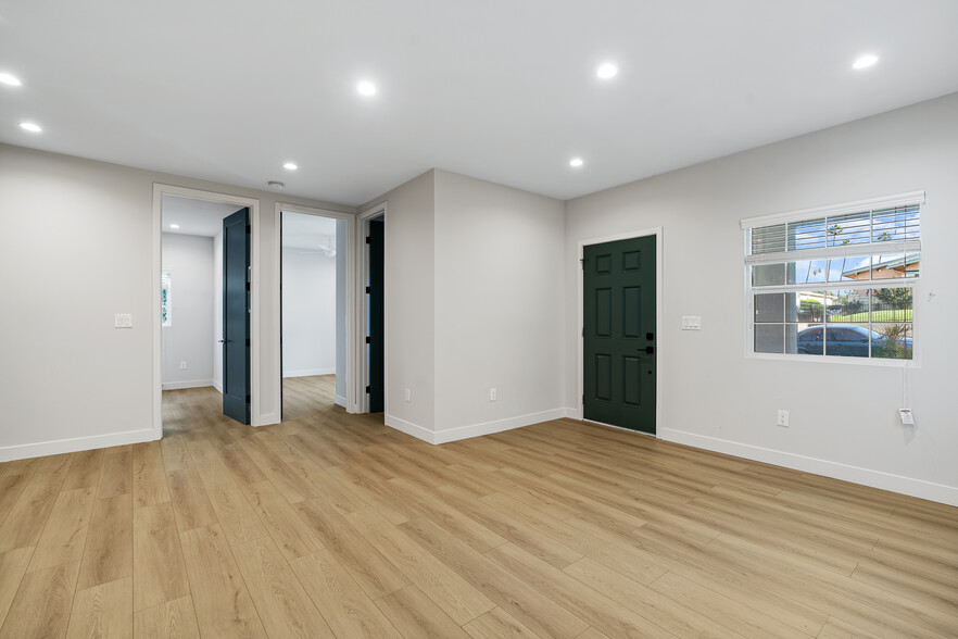 Building Photo - 1427 Edgecliffe Dr