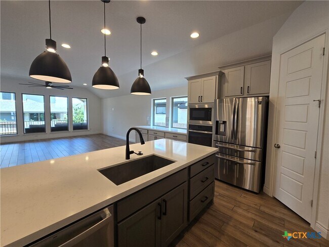 Building Photo - 2216 Prado Dr