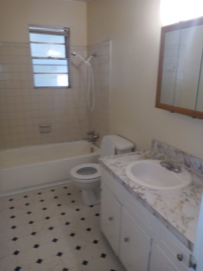 Building Photo - 3 bedroom Central air and heat home sherwood
