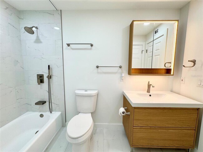 Building Photo - 9205 Tudor Dr