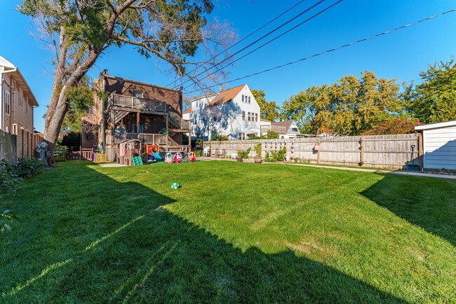 Building Photo - 3345 N Keating Ave