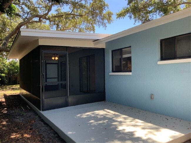 Building Photo - 14597 Vista Ln